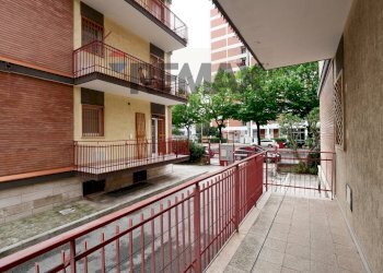 Balcone - Quadrilocale Viale John Fitzgerald Kennedy
 
77, Bari - foto 17