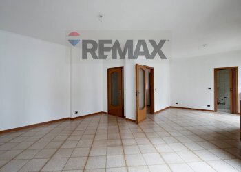 Stanza vuota - Appartamento Via Ugo La Malfa
 
2, Cassano delle Murge - foto 1