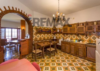 Sala da pranzo - Villa VIA DELLE  RONDINI - CONTRADA COLOMBO
 
SNC, Cefalù - foto 3