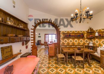 Sala da pranzo - Villa VIA DELLE  RONDINI - CONTRADA COLOMBO
 
SNC, Cefalù - foto 16