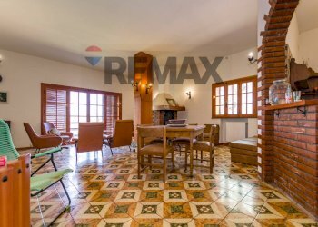 Sala da pranzo - Villa VIA DELLE  RONDINI - CONTRADA COLOMBO
 
SNC, Cefalù - foto 37