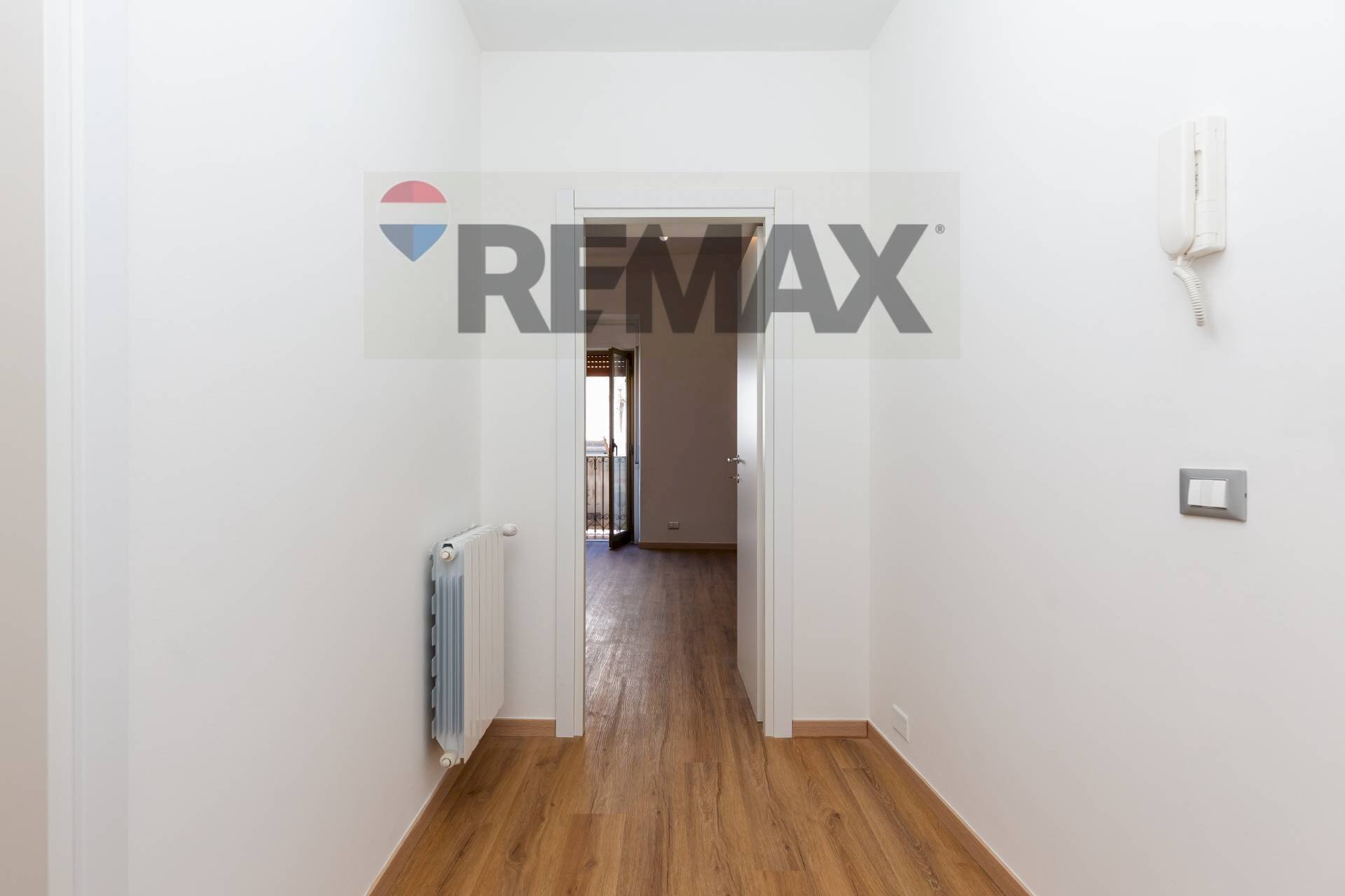 Hall / corridoio - Semi-detached house Via Battiati
 
58, Aci Bonaccorsi - photo 2
