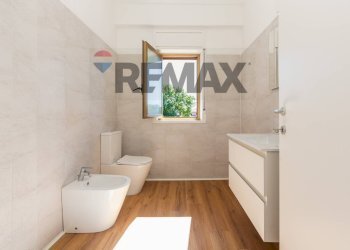 Bagno - Semi-detached house Via Battiati
 
58, Aci Bonaccorsi - photo 16