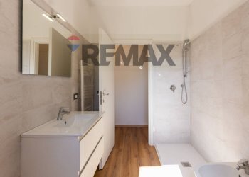 Bagno - Semi-detached house Via Battiati
 
58, Aci Bonaccorsi - photo 17