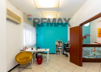 Camera / camera da letto - Commercial Premises Via Gabriele D'annunzio
 
125, Catania - photo 15