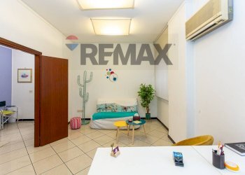 Soggiorno - Commercial Premises Via Gabriele D'annunzio
 
125, Catania - photo 16