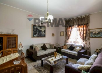 Sala da pranzo - Appartamento via santa maria la stella
 
60, Aci Sant'Antonio - foto 1