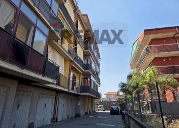 Edificio all\'aperto - Trilocale via de gasperi
 
3, Camporotondo Etneo - foto 2