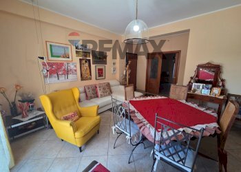 Sala da pranzo - Trilocale via de gasperi
 
3, Camporotondo Etneo - foto 5