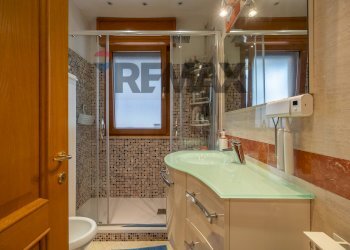 Bagno - Bilocale Via Carlo Dapporto
 
24, Roma - foto 24