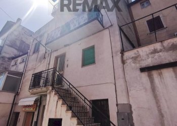 Edificio all\'aperto - Casa semi indipendente corso umberto primo
 
43, Roggiano Gravina - foto 1