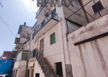 Edificio all\'aperto - Casa semi indipendente corso umberto primo
 
43, Roggiano Gravina - foto 2