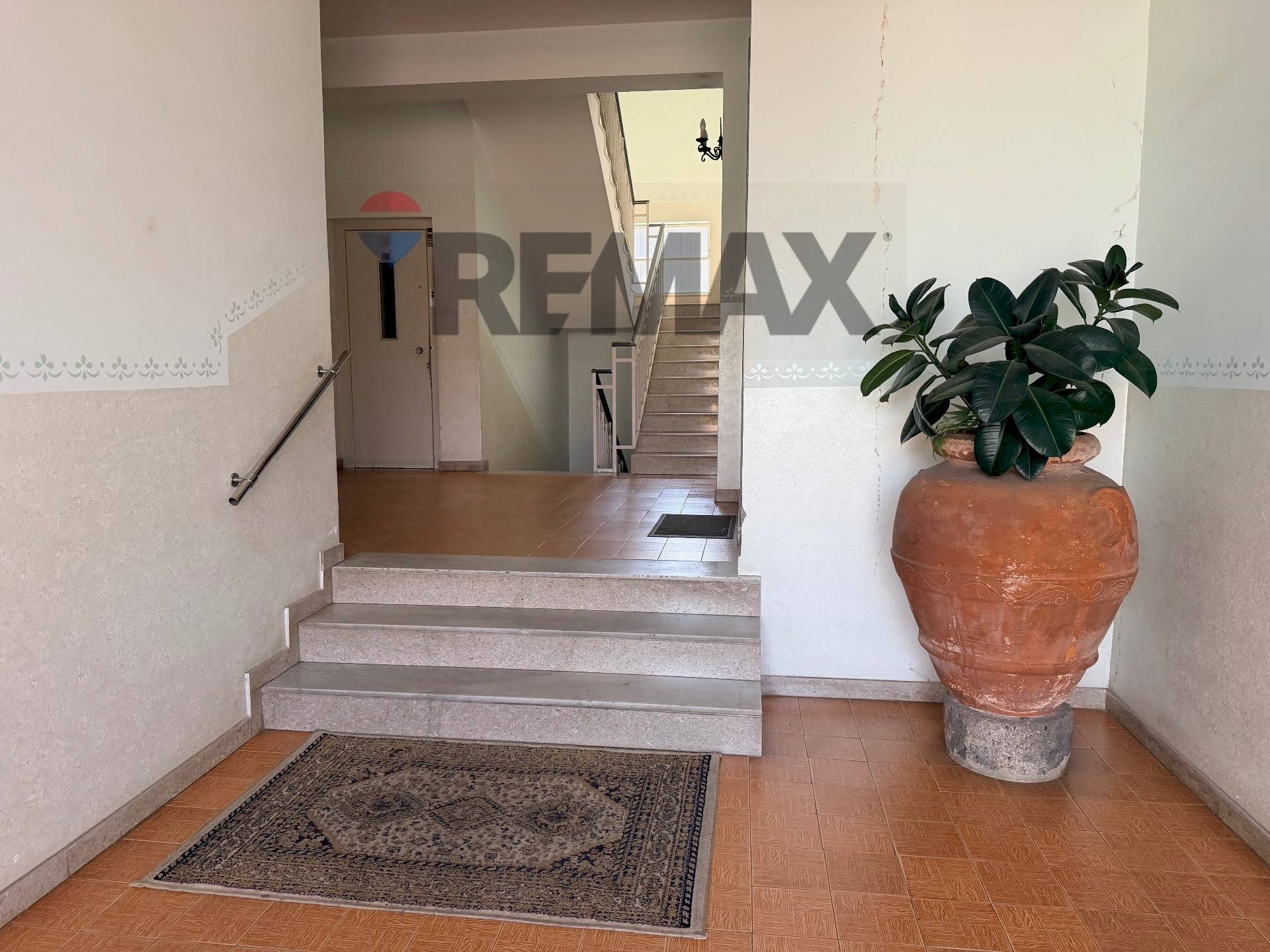 Ricezione / Lobby - Quadrilocale VIA CONSOLAZIONE
 
102, Aci Catena - foto 2