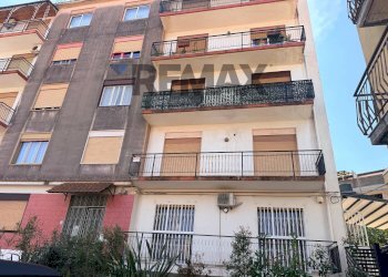 Edificio all\'aperto - Quadrilocale VIA CONSOLAZIONE
 
102, Aci Catena - foto 33