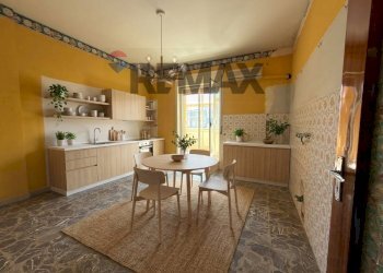 Sala da pranzo - Quadrilocale VIA CONSOLAZIONE
 
102, Aci Catena - foto 9