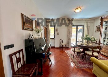 Sala da pranzo - Villa a Schiera Gregorio Mendel
 
49, Caserta - foto 19