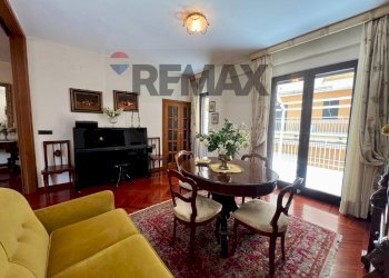 Sala da pranzo - Villa a Schiera Gregorio Mendel
 
49, Caserta - foto 20