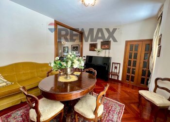 Sala da pranzo - Villa a Schiera Gregorio Mendel
 
49, Caserta - foto 21