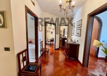 Hall / corridoio - Villa a Schiera Gregorio Mendel
 
49, Caserta - foto 29