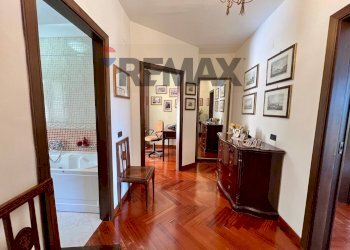 Hall / corridoio - Villa a Schiera Gregorio Mendel
 
49, Caserta - foto 41