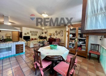 Sala da pranzo - Villa a Schiera Gregorio Mendel
 
49, Caserta - foto 62