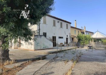 Foto 3 - Rustico Contrada Colle di Guardia
 
1, Ripatransone - foto 3