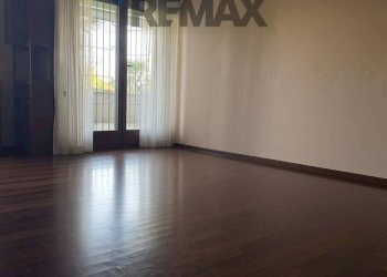 Stanza vuota - Quadrilocale Via Papa Giovanni XXIII
 
21, Nerviano - foto 15