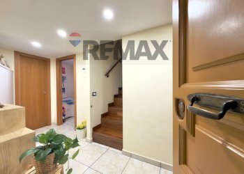 Hall / corridoio - Quadrilocale Via Mario De Ciccio
 
8, Napoli - foto 4