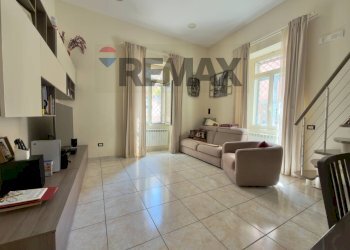 Soggiorno - Quadrilocale Via Mario De Ciccio
 
8, Napoli - foto 6