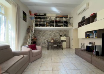 Sala da pranzo - Quadrilocale Via Mario De Ciccio
 
8, Napoli - foto 7