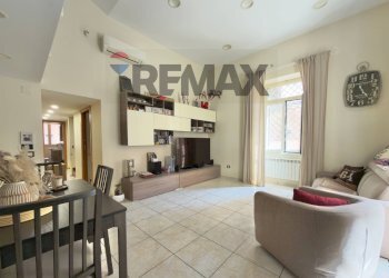 Sala da pranzo - Quadrilocale Via Mario De Ciccio
 
8, Napoli - foto 8