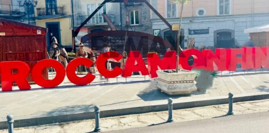 Edificio all\'aperto - Casa semi indipendente Strada Provinciale Roccamonfina - Teano
 
57, Roccamonfina - foto 1