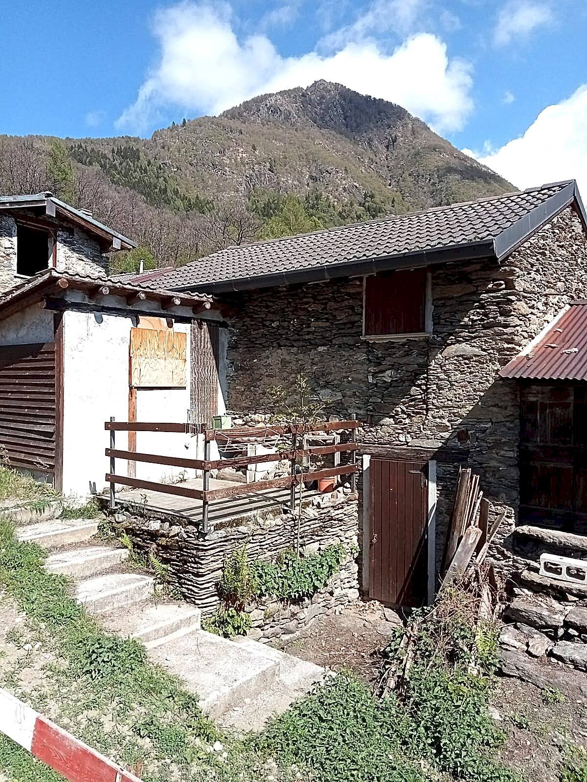 Foto 1 - Rustico Località Loco Peinano
 
snc, Sueglio - foto 1