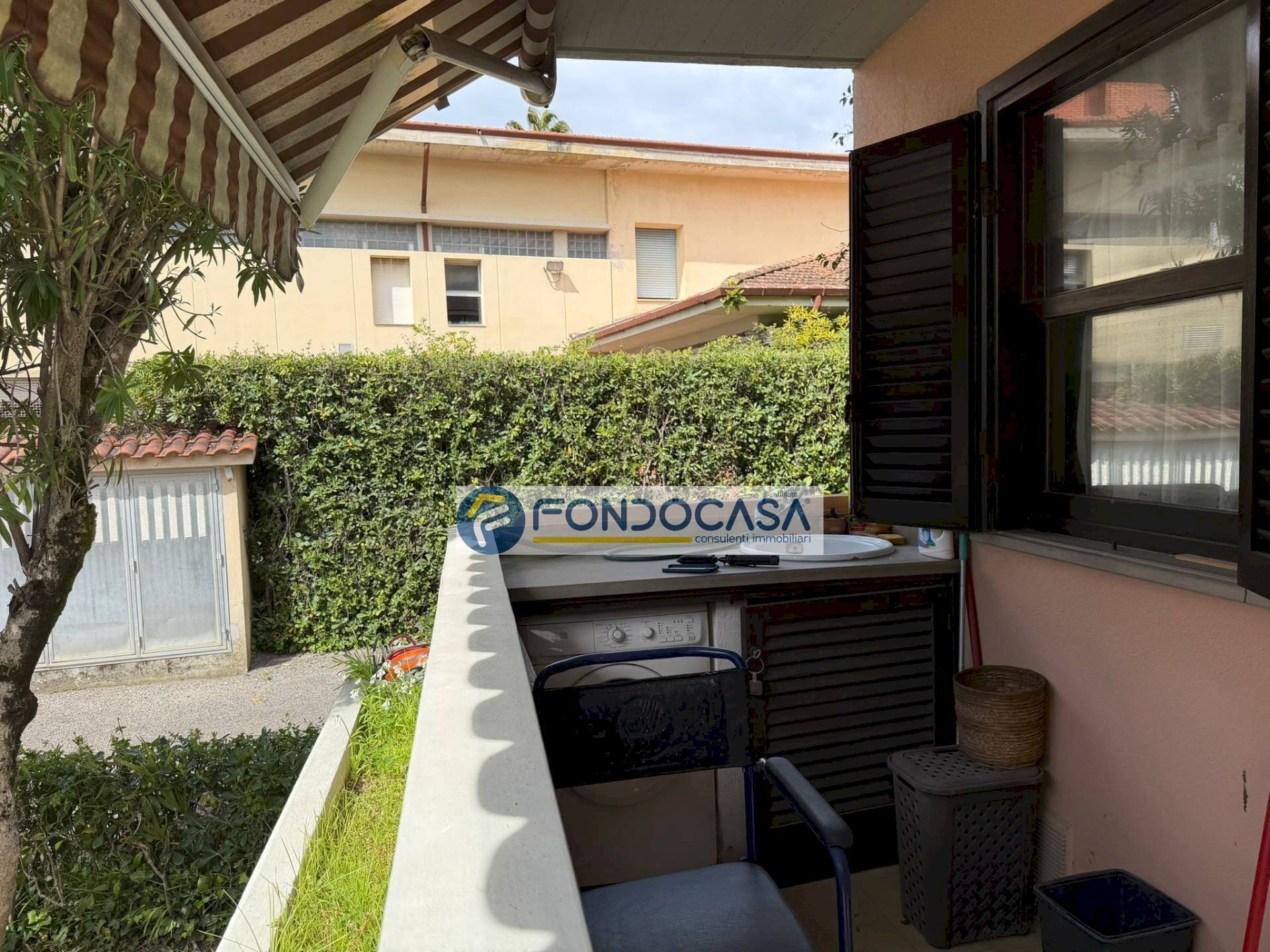 balcone - Villa a Schiera Viale Roma, Massa - foto 3