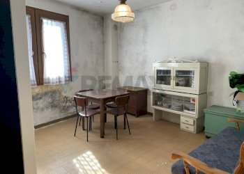 Sala da pranzo - Semi-detached house Piazza Monte Grappa
 
8, Seren del Grappa - photo 3