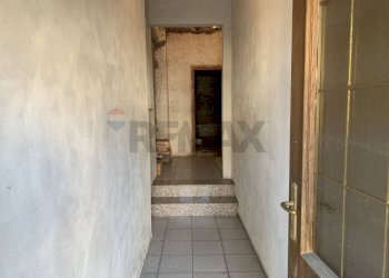 Hall / corridoio - Semi-detached house Piazza Monte Grappa
 
8, Seren del Grappa - photo 18