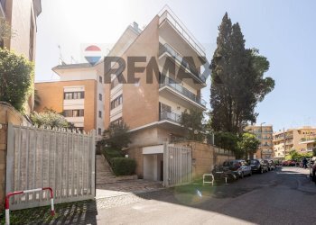 Edificio all\'aperto - Attic Via Bernardo Blumenstihl
 
40, Roma - photo 1