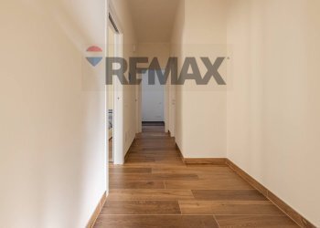 Hall / corridoio - Trilocale via Matteotti
 
1, Mornago - foto 15