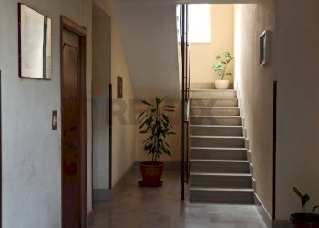 Scale - Quadrilocale Via Benedetto Croce
 
18, Palermo - foto 23