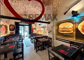 Sala da pranzo - Attività Commerciale Via Roma
 
78, Cisternino - foto 6