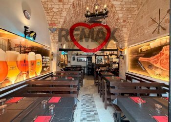 Sala da pranzo - Attività Commerciale Via Roma
 
78, Cisternino - foto 7