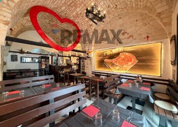 Sala da pranzo - Attività Commerciale Via Roma
 
78, Cisternino - foto 8