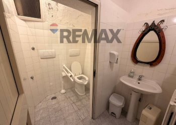 Bagno - Attività Commerciale Via Roma
 
78, Cisternino - foto 30