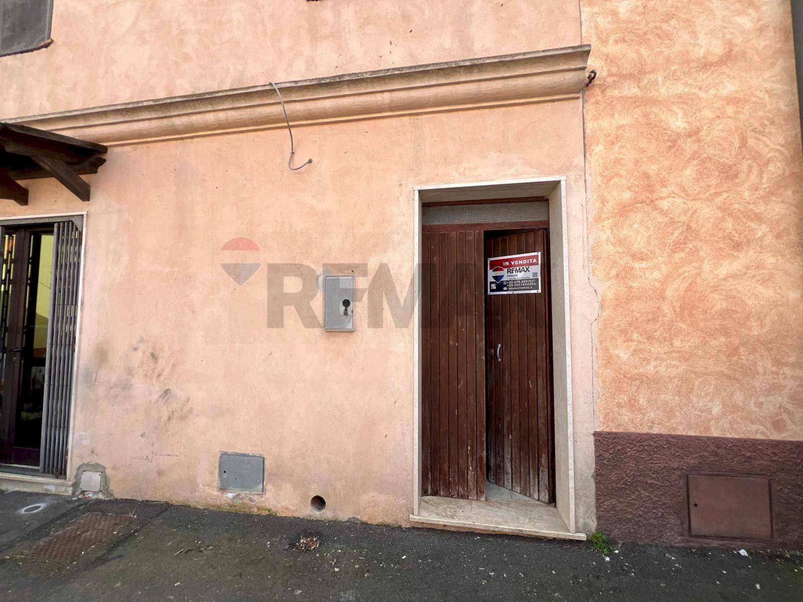 Edificio all\'aperto - Semi-detached house Via Regina Elena
 
12, Codrongianos - photo 3