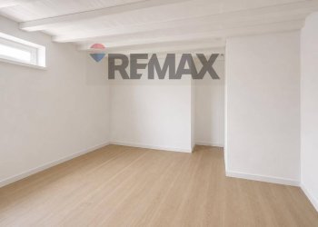 Stanza vuota - Semi-detached house Via Regina Elena
12, Codrongianos - photo 15