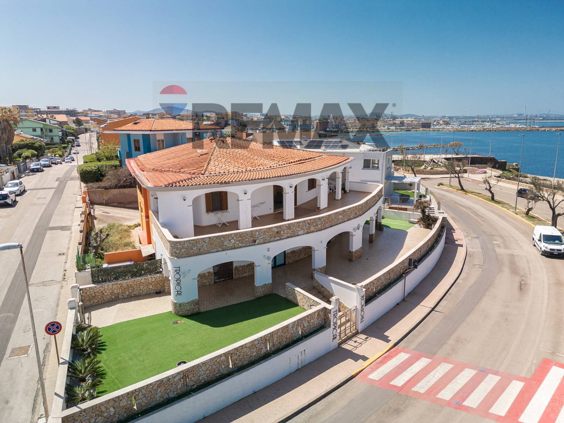 Edificio all\'aperto - Locale Commerciale Lungomare Balai
 
70, Porto Torres - foto 1