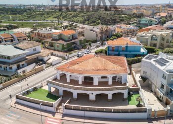Edificio all\'aperto - Locale Commerciale Lungomare Balai
70, Porto Torres - foto 2