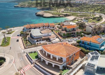 Vista dell\'acqua - Locale Commerciale Lungomare Balai
70, Porto Torres - foto 4