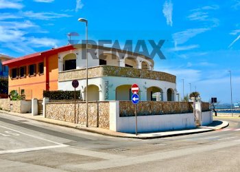 Edificio all\'aperto - Locale Commerciale Lungomare Balai
70, Porto Torres - foto 10