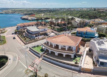 Vista dell\'acqua - Locale Commerciale Lungomare Balai
70, Porto Torres - foto 22